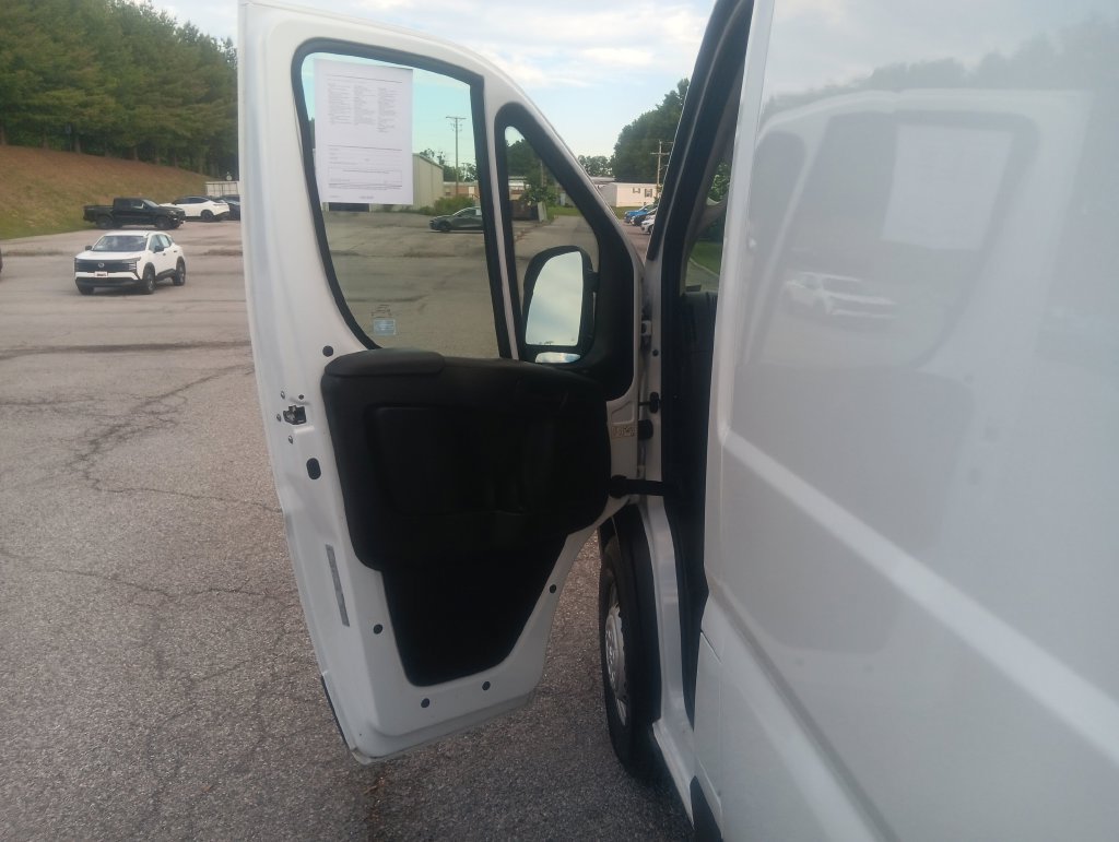 Used 2024 RAM ProMaster 2500 w/ Convenience Group FWD image 11