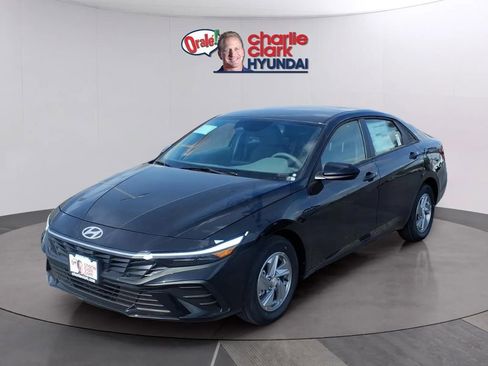 New 2026 Hyundai Elantra SE FWD image 1