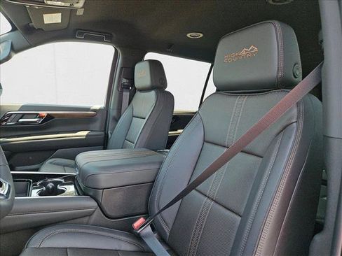 New 2025 Chevrolet Suburban High Country image 11