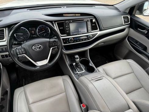 Used 2019 Toyota Highlander XLE image 9