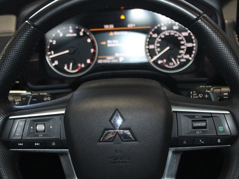 Used 2025 Mitsubishi Outlander SE AWD/4WD image 12