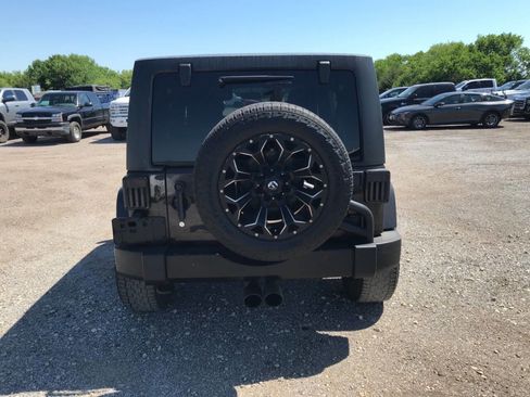 Used 2013 Jeep Wrangler Unlimited Sahara w/ Connectivity Group AWD/4WD image 5