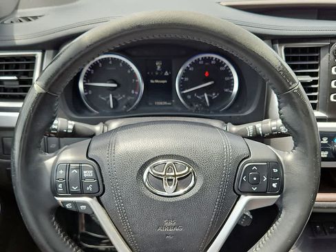Used 2015 Toyota Highlander XLE AWD/4WD image 17