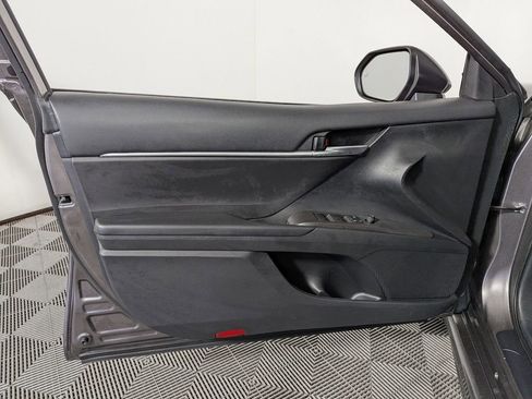 Used 2021 Toyota Camry SE w/ Convenience Package image 13