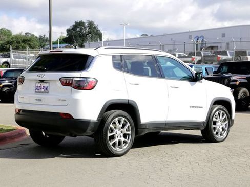 Used 2022 Jeep Compass Latitude AWD/4WD image 6