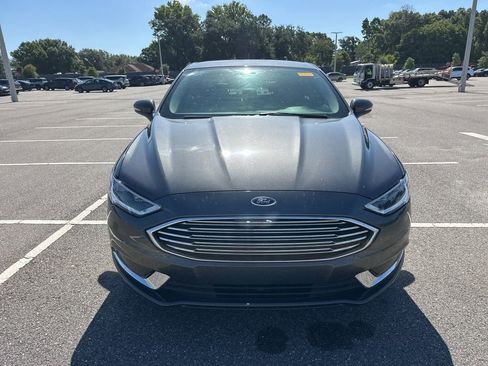 Used 2018 Ford Fusion SE w/ Fusion SE Technology Package FWD image 15