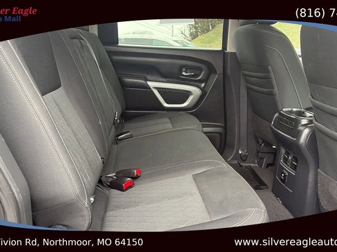 Used 2017 Nissan Titan SV image 11