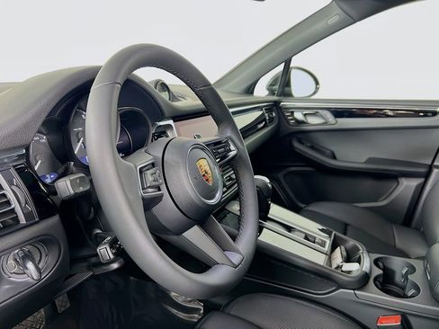 New 2026 Porsche Macan Base image 4