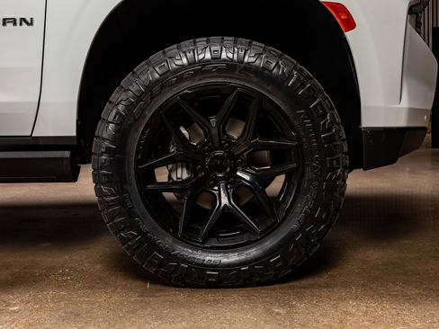 Used 2023 Chevrolet Suburban Premier w/ Premium Package image 12