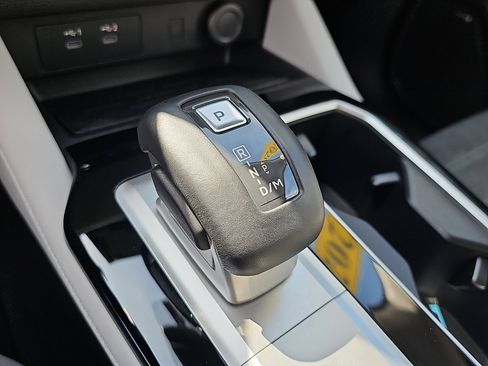 Used 2025 Mitsubishi Outlander SE image 17