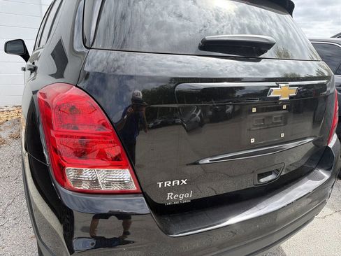 Used 2022 Chevrolet Trax LS w/ Tint and Cruise Package image 5