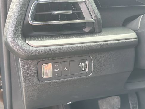 Used 2025 Chevrolet Traverse LT FWD image 15