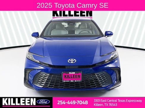 Used 2025 Toyota Camry SE w/ Convenience Package FWD image 2