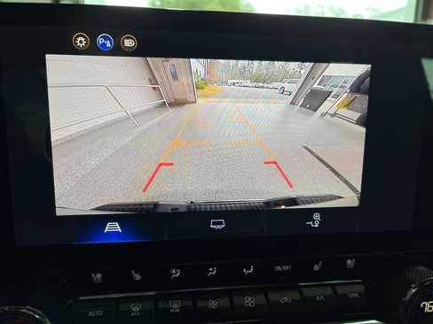 Used 2025 Chevrolet Colorado Z71 w/ Midnight Edition image 24