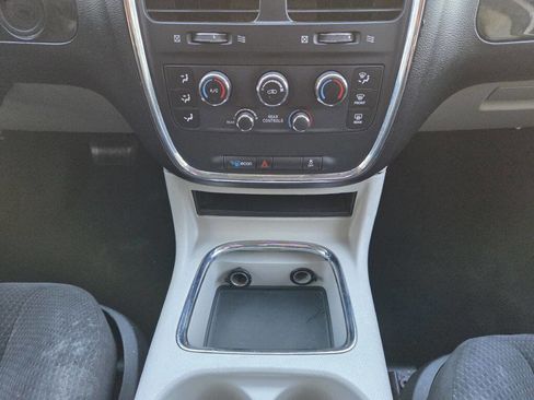 Used 2014 Dodge Grand Caravan SXT image 35