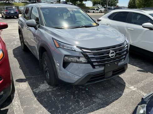 Used 2026 Nissan Rogue SV FWD image 3