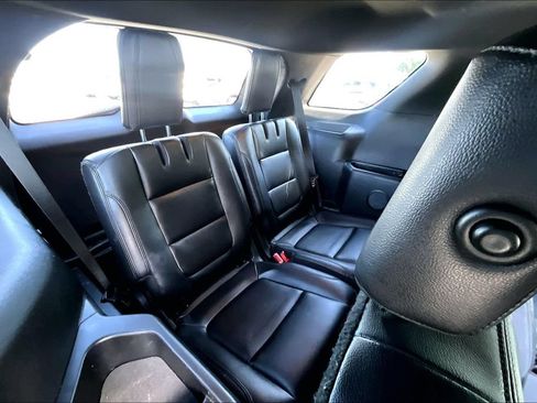 Used 2016 Ford Explorer XLT w/ Equipment Group 202A AWD/4WD image 37