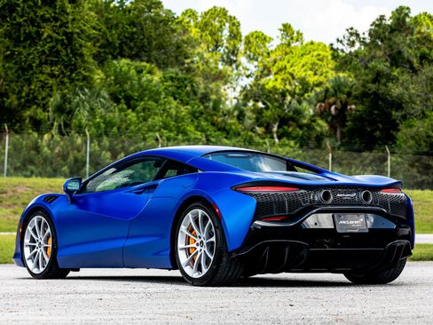 Used 2023 McLaren Artura PERFORMANCE image 35
