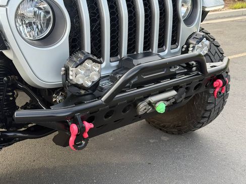 Used 2023 Jeep Gladiator Rubicon w/ Trailer Tow Package AWD/4WD image 18