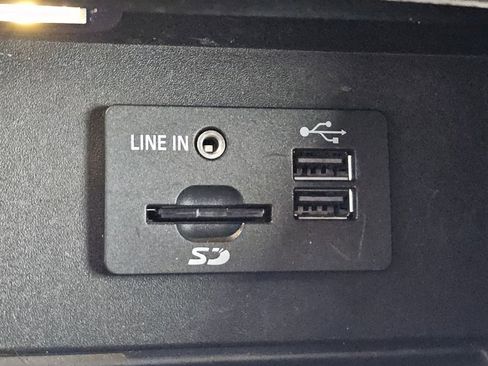 Used 2015 Ford F150 Platinum w/ Equipment Group 701A Luxury image 14