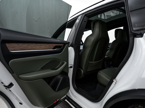 New 2025 Porsche Macan 4S Electric image 23