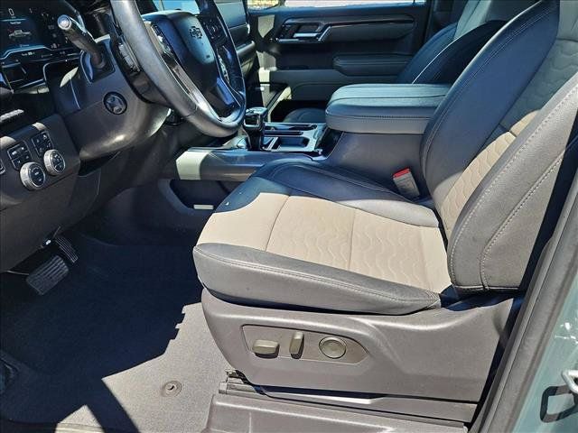 Used 2025 Chevrolet Silverado 1500 ZR2 w/ Technology Package AWD/4WD image 17