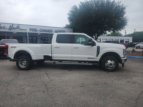 Used 2026 Ford F350 Lariat AWD/4WD image 2