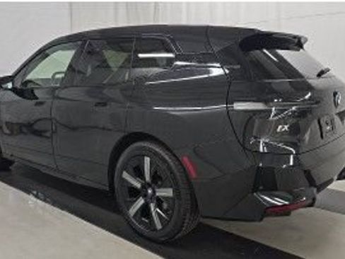 Used 2024 BMW iX xDrive50 w/ Sport Package AWD/4WD image 6