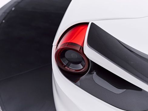 Used 2018 Ferrari 488 GTB RWD image 32