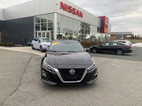 Used 2021 Nissan Altima 2.5 SV w/ SV Premium Package image 2