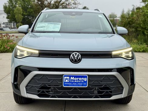 New 2025 Volkswagen Taos SE image 2