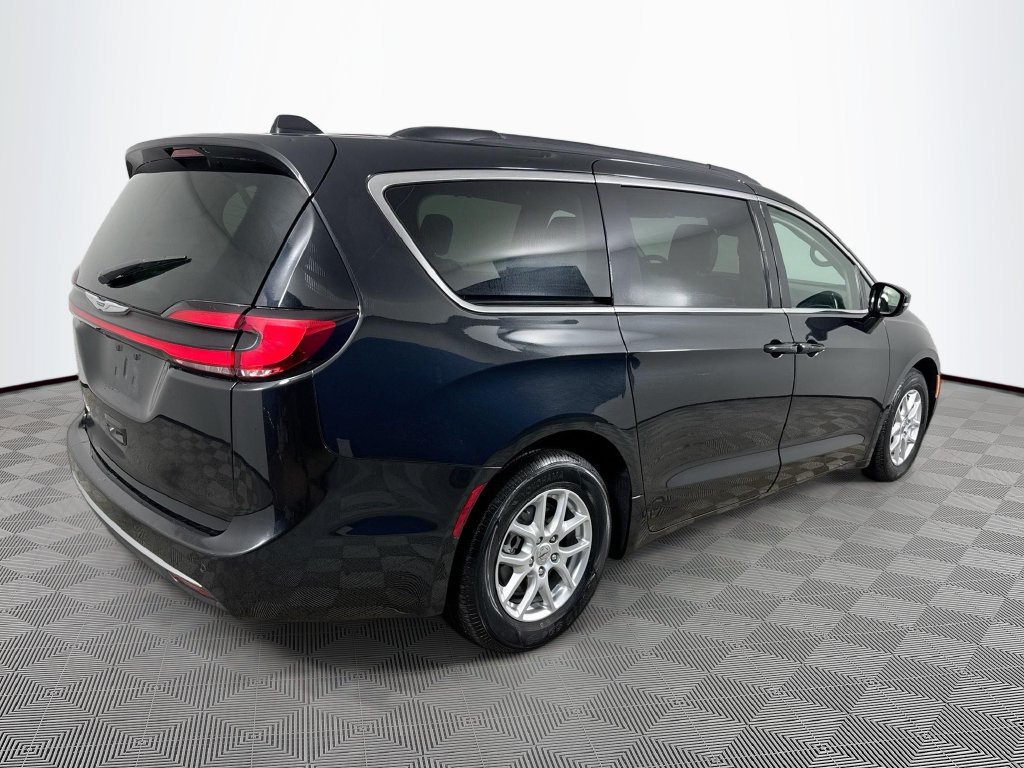 Used 2022 Chrysler Pacifica Touring-L FWD image 7