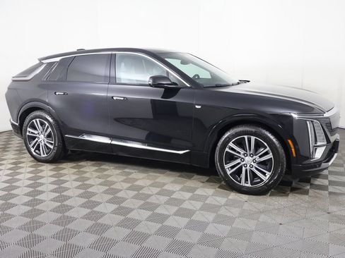 Used 2024 Cadillac Lyriq Luxury w/ LPO, Floor Liner Package AWD/4WD image 22