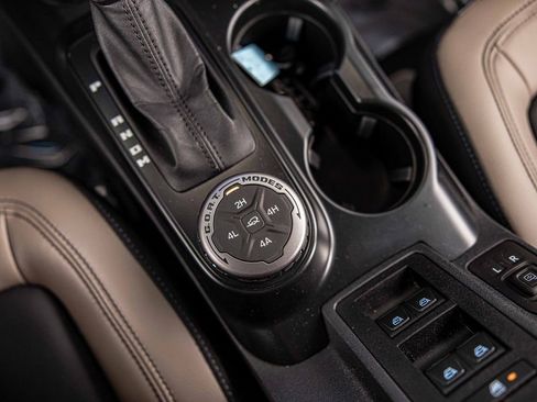 Used 2024 Ford Bronco Wildtrak image 31