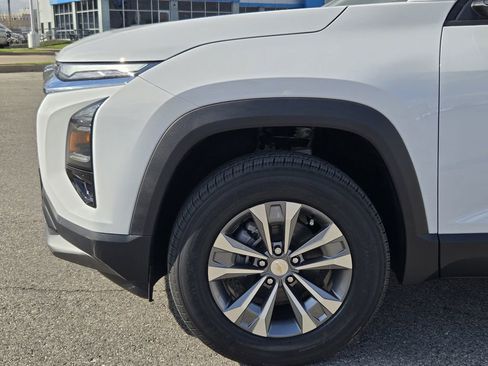 New 2026 Chevrolet Equinox LT w/ Convenience Package II FWD image 8