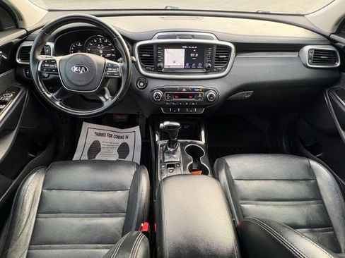 Used 2019 Kia Sorento SX image 17