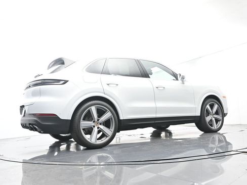 Certified 2025 Porsche Cayenne AWD/4WD image 50