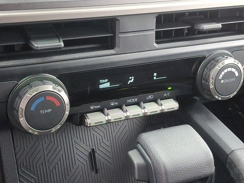 Used 2025 Toyota 4Runner SR5 AWD/4WD image 15
