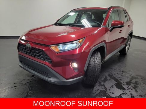 Used 2020 Toyota RAV4 XLE Premium FWD image 4