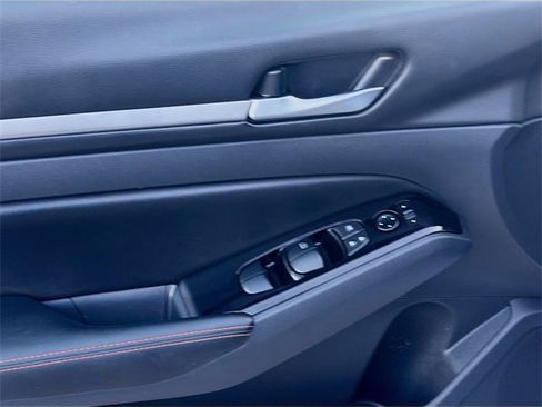 Used 2024 Nissan Altima 2.5 SR image 16