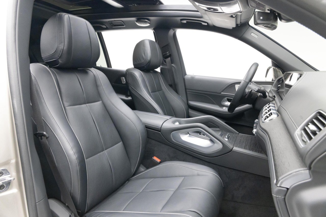 Used 2022 Mercedes-Benz Maybach GLS 600 4MATIC image 4