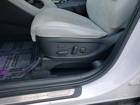 Used 2022 Kia Telluride SX w/ SX Prestige Package image 12