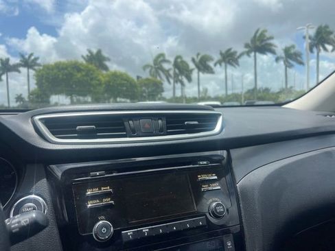 Used 2016 Nissan Rogue SV FWD image 18