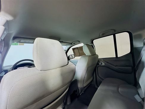 Used 2019 Nissan Frontier SV image 12