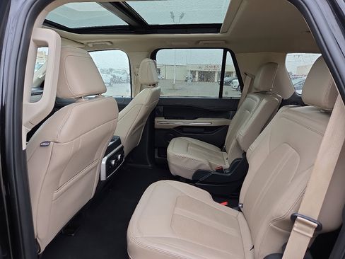 Used 2024 Ford Expedition Limited AWD/4WD image 8