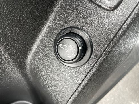 Used 2020 Chevrolet Equinox Premier image 41