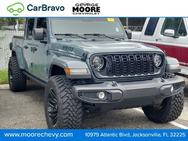 Used 2024 Jeep Gladiator Sport AWD/4WD image 2