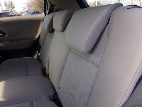 Used 2017 Honda HR-V EX image 37