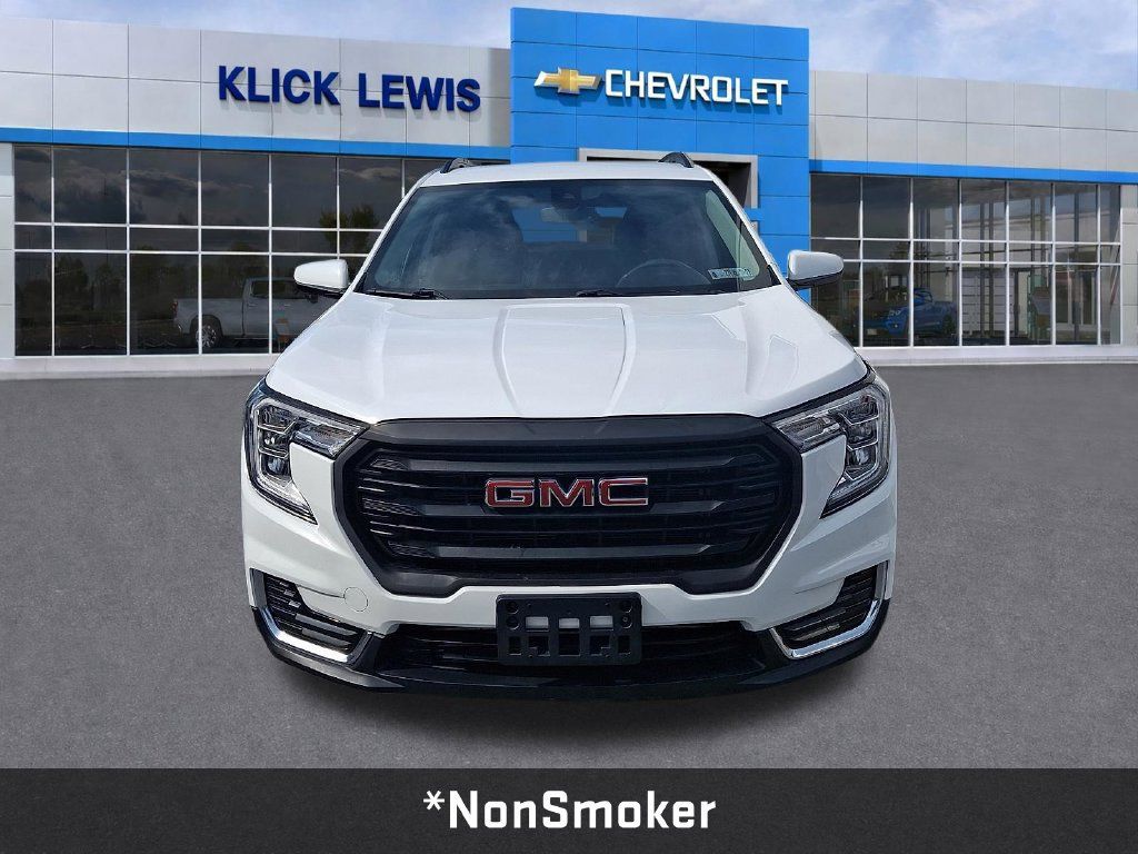 Used 2023 GMC Terrain SLE FWD image 2