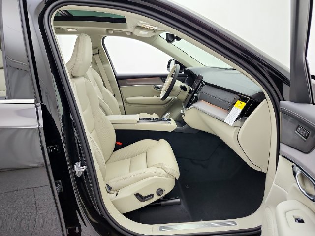 New 2026 Volvo XC90 T8 Ultra w/ Protection Package AWD/4WD image 18